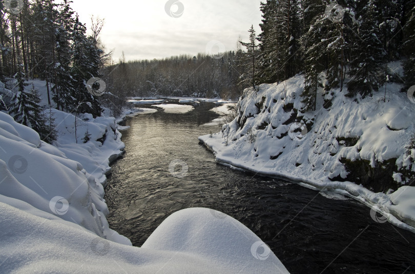 Скачать Вид на реку с вершины водопада. фотосток Ozero