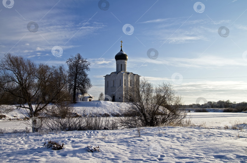 Скачать Церковь Покрова Пресвятой Богородицы на Нерли, Россия. фотосток Ozero