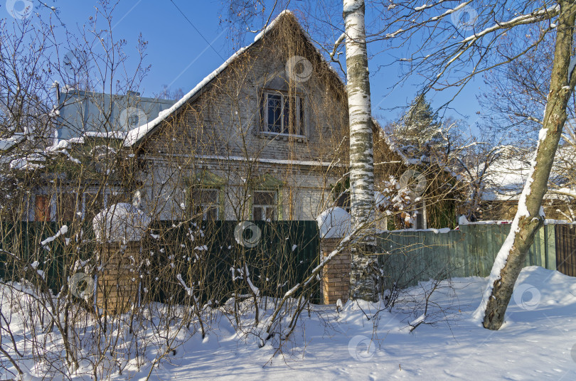 Скачать Старый кирпичный дом в пригороде Москвы фотосток Ozero