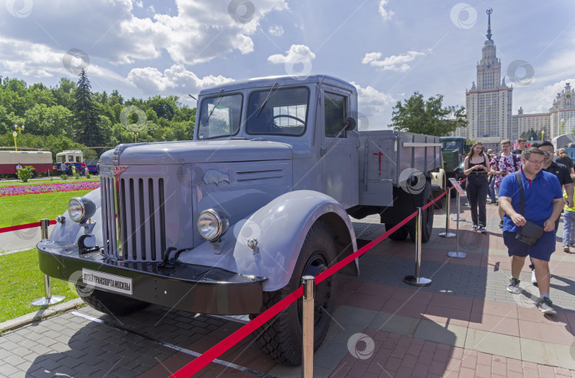 Скачать Грузовик МАЗ-200. фотосток Ozero