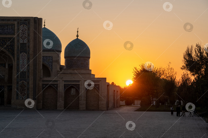 Скачать Древняя архитектура Центральной Азии, Самарканд на закате, R фотосток Ozero