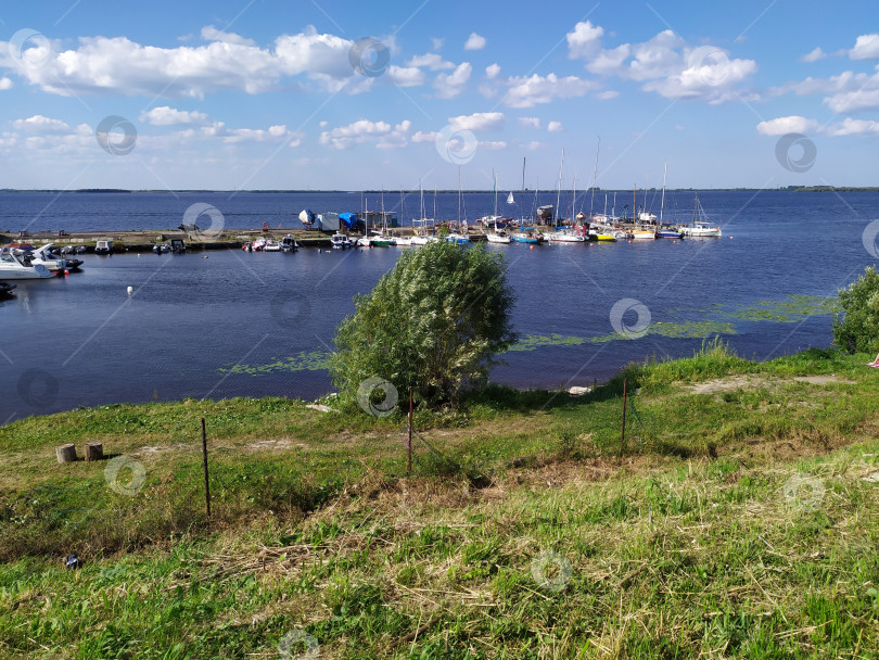 Скачать Корабли и катеры на реке фотосток Ozero