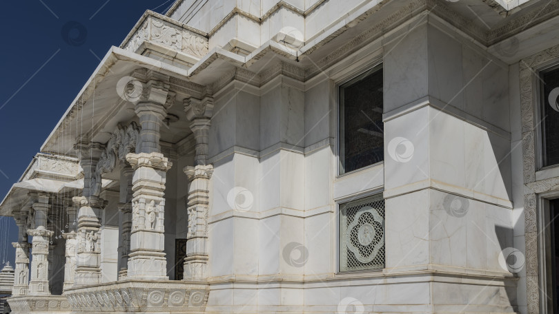 Скачать Красивый храм Лакшми Нараян из белого мрамора (Бирла Мандир). фотосток Ozero
