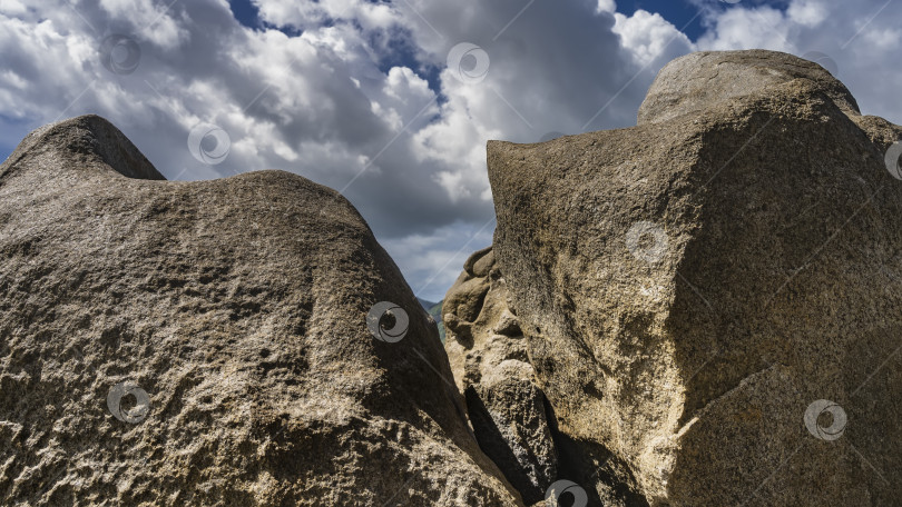 Скачать Живописные причудливые гранитные скалы фотосток Ozero