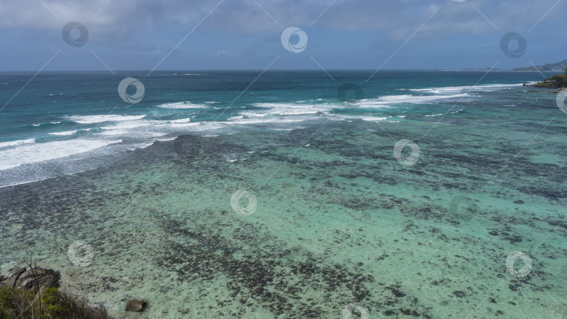 Скачать Бескрайний бирюзовый океан фотосток Ozero