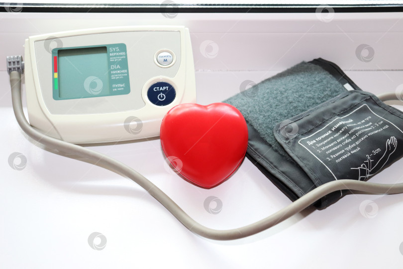 Скачать портативный монитор артериального давления - выключенное устройство фотосток Ozero