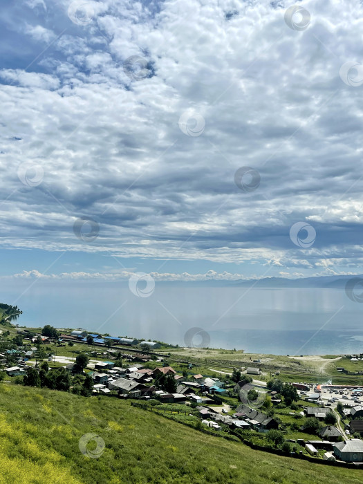 Скачать Озеро Байкал и деревня Култук, Иркутская область, Россия фотосток Ozero