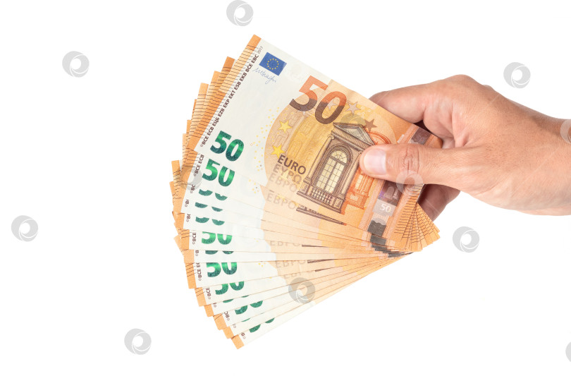 Скачать Рука, держащая банкноту в пятьдесят евро, выделена на белом фоне, включая контур вырезки фотосток Ozero