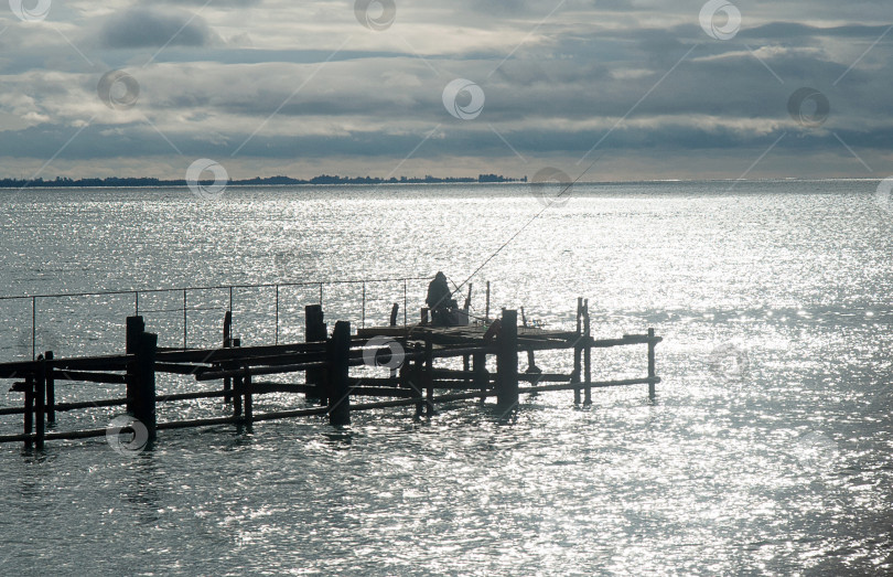 Скачать рыбалка на берегу моря фотосток Ozero