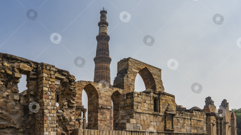 Скачать Руины древнего храмового комплекса Кутаб-Минар. фотосток Ozero