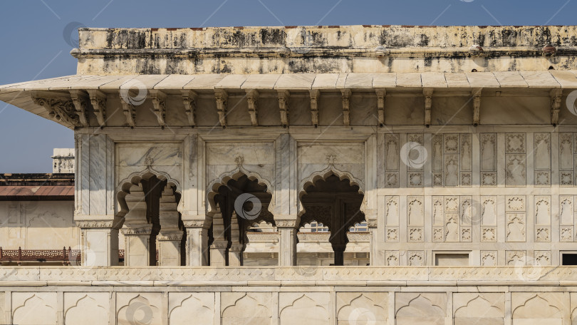 Скачать Древний мраморный дворец Диван-и-Хас на фоне голубого неба. фотосток Ozero