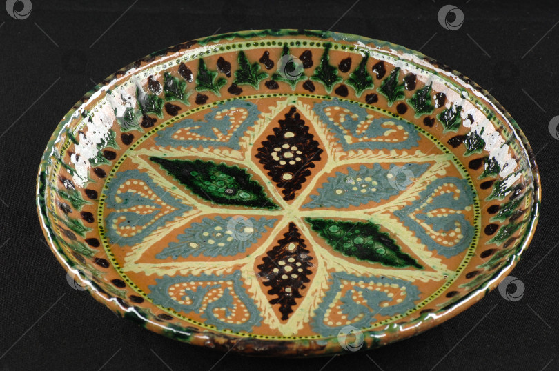 Скачать восточная старинная керамическая тарелка фотосток Ozero