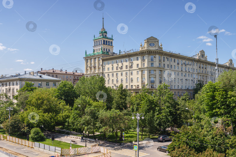 Скачать Дом сталинской постройки на Фрунзенской набережной в Москве. фотосток Ozero