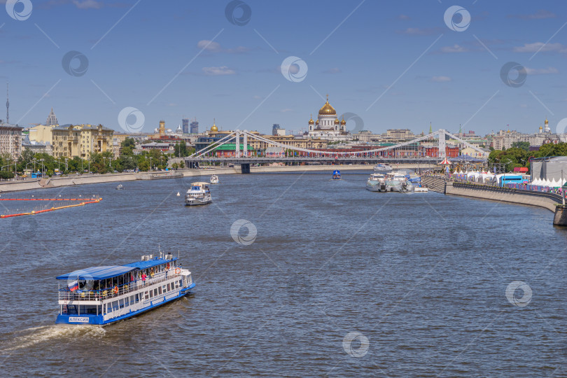 Скачать Теплоходы на Москве-реке. фотосток Ozero