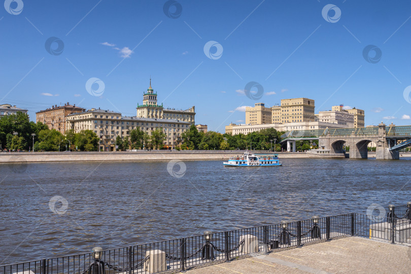 Скачать Москва-река с Пушкинской набережной. фотосток Ozero