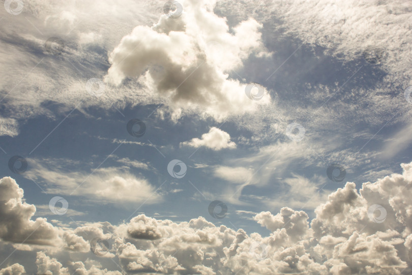 Скачать Рассеянные кучевые облака. фотосток Ozero