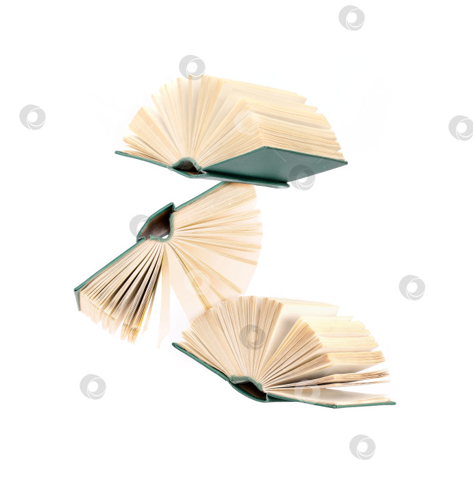 Скачать Три летающие зеленые книги, выделенные на белом фоне фотосток Ozero