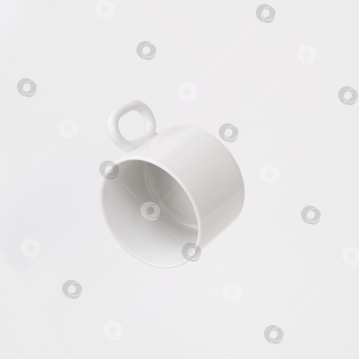 Скачать Красивая чайная чашка из белого фарфора, выделенная на белом фоне фотосток Ozero