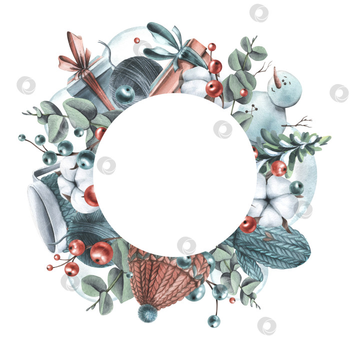 Скачать Рождественский венок с новогодними игрушками, зимняя вязаная одежда, растения, снеговик. Акварельная иллюстрация, нарисованная от руки. Шаблон для поздравлений и текста на белом фоне. фотосток Ozero