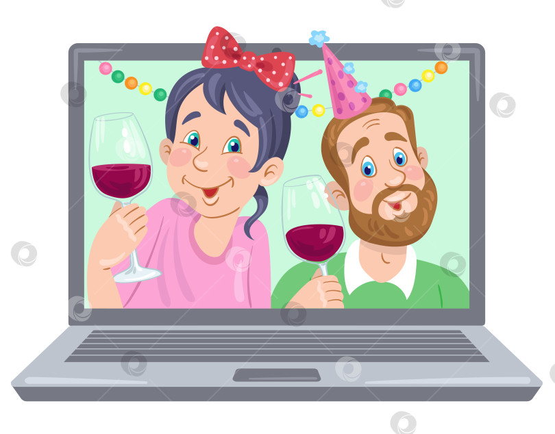 Скачать С днем рождения! Симпатичная молодая пара мужчина и женщина в праздничных шляпах с бокалами красного вина на экране ноутбука. Видеочат онлайн. фотосток Ozero