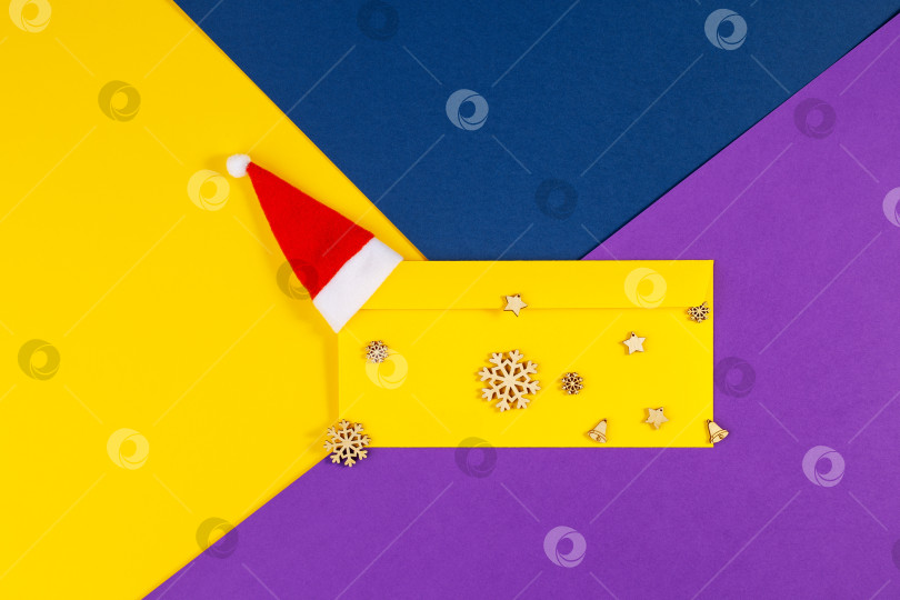 Скачать Геометрический рождественский фон на модной цветной бумаге фотосток Ozero
