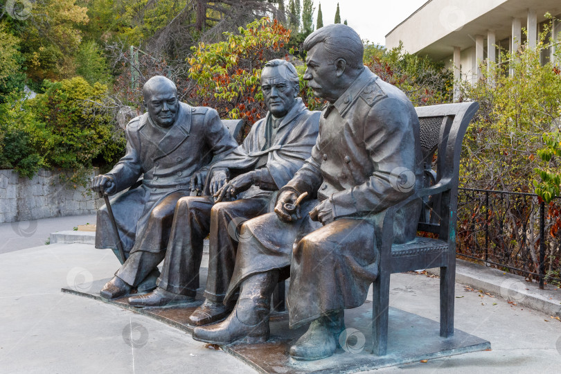 Скачать Ливадия, Россия - Сентябрь 24,2020: Монумент лидеров Большая тройка фотосток Ozero