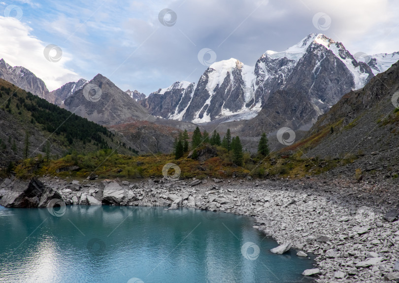 Скачать горный пейзаж фотосток Ozero