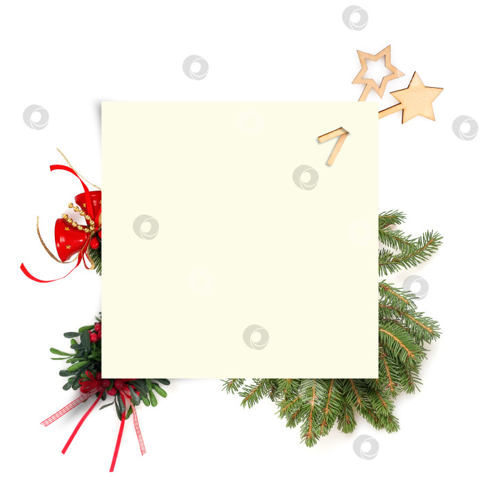 Скачать Макет рождественской поздравительной открытки, изолированный на белом фоне фотосток Ozero