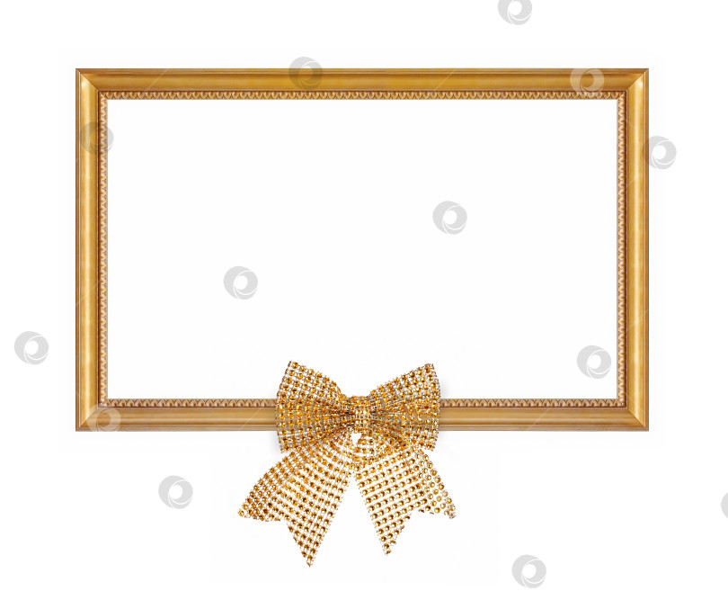 Скачать Золотая рамка с рождественским декоративным бантом, выделенным на белом фоне фотосток Ozero