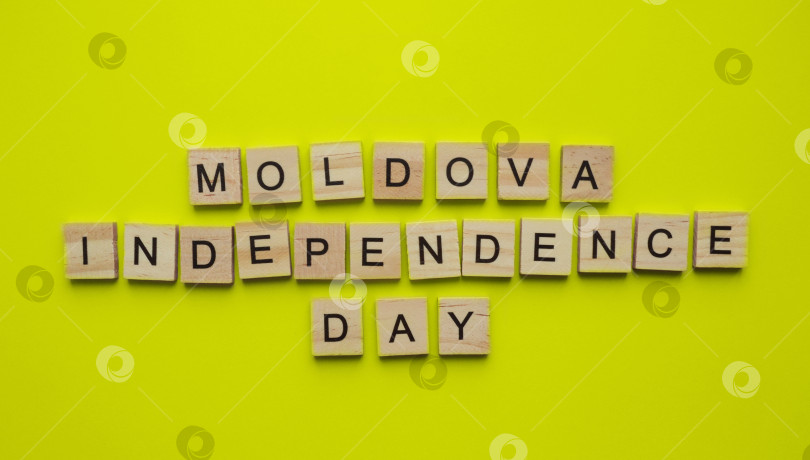Скачать 27 августа, День независимости Молдовы, минималистичный баннер с надписью фотосток Ozero