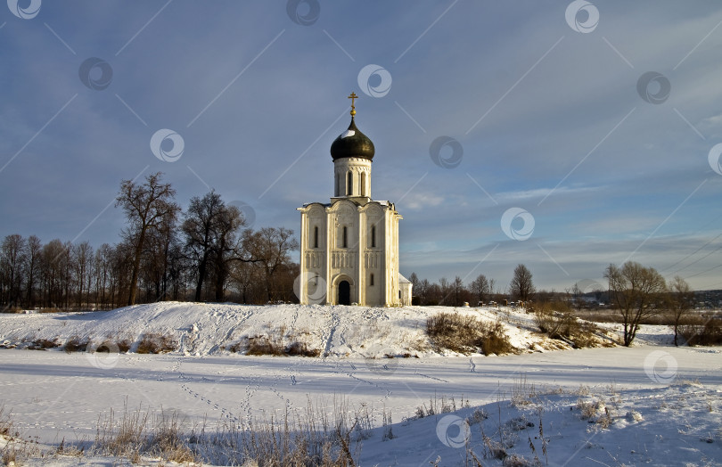 Скачать Церковь Покрова Пресвятой Богородицы на Нерли, Россия. фотосток Ozero