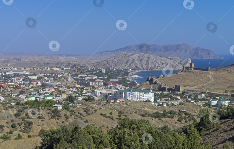 Скачать Небольшой курортный городок в Крыму. фотосток Ozero