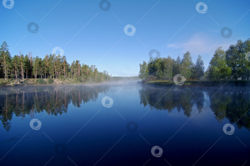 Скачать Раннее солнечное утро на реке. фотосток Ozero