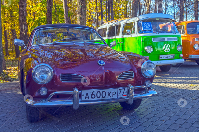 Скачать Автомобиль Volkswagen Karmann-Ghia Тип 14 фотосток Ozero