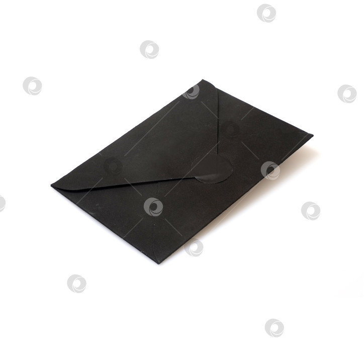 Скачать Макет: Черный конверт, выделенный на белом фоне фотосток Ozero