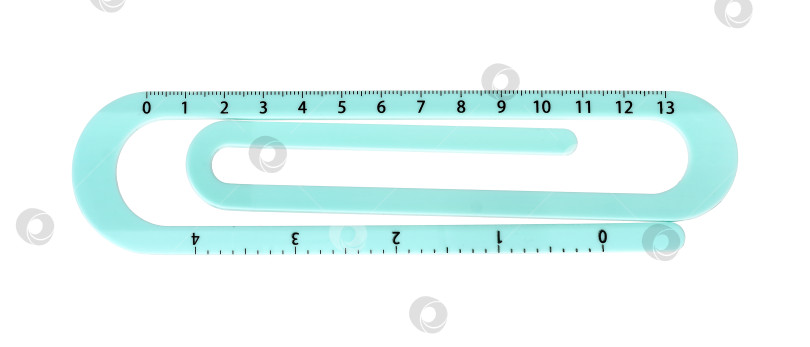 Скачать Пластиковая школьная линейка нежно-голубого цвета, выделенная на белом фоне фотосток Ozero