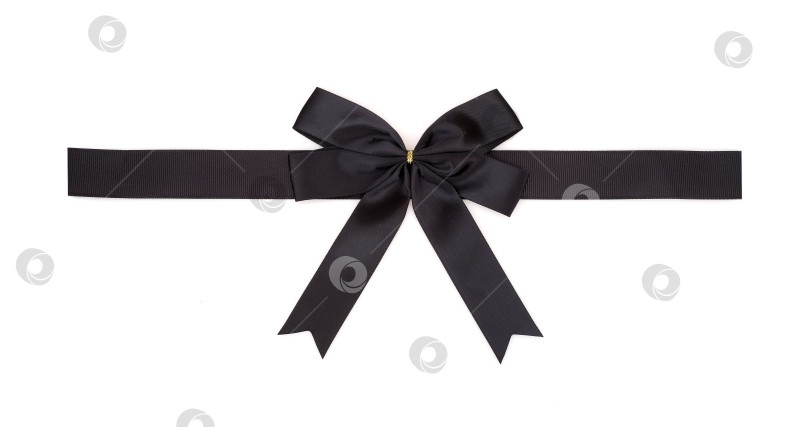 Скачать Декоративный черный шелковый бант и лента, выделенные на белом фоне фотосток Ozero