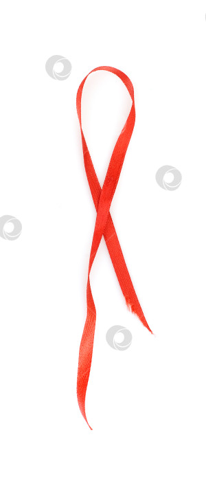 Скачать Шелковая красная веревка, выделенная на белом фоне фотосток Ozero