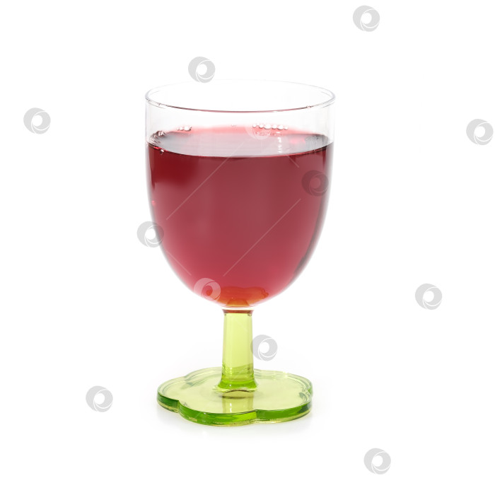 Скачать Вишневый сок в стакане, выделенный на белом фоне фотосток Ozero