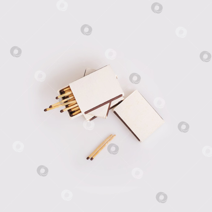 Скачать Несколько ретро-коробков спичек, выделенных на белом фоне фотосток Ozero
