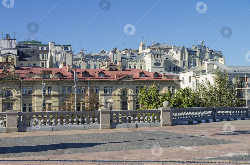 Скачать Фрагмент площади у храма Христа Спасителя в Москве фотосток Ozero