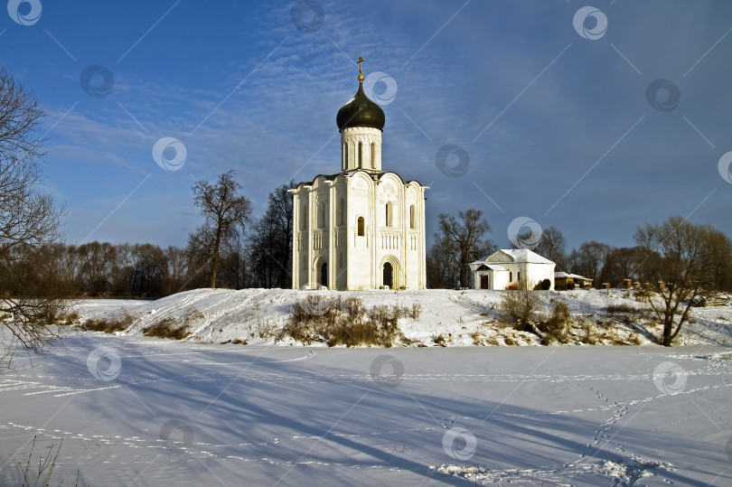 Скачать Церковь Покрова Пресвятой Богородицы на Нерли, Россия. фотосток Ozero