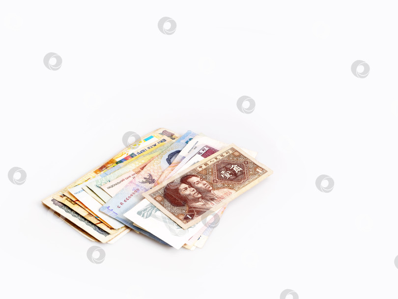 Скачать Банкноты разных стран, выделенные на белом фоне фотосток Ozero