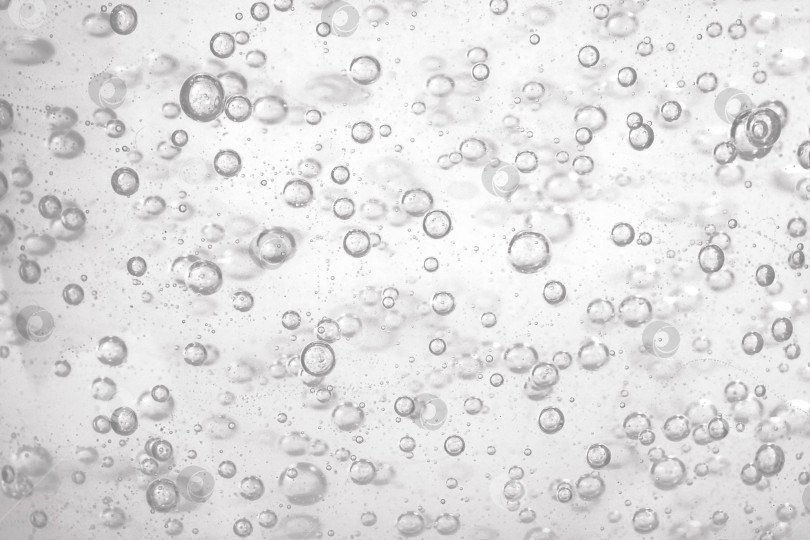 Скачать Макет естественного фона: Изолированная красивая жидкость с пузырьками фотосток Ozero