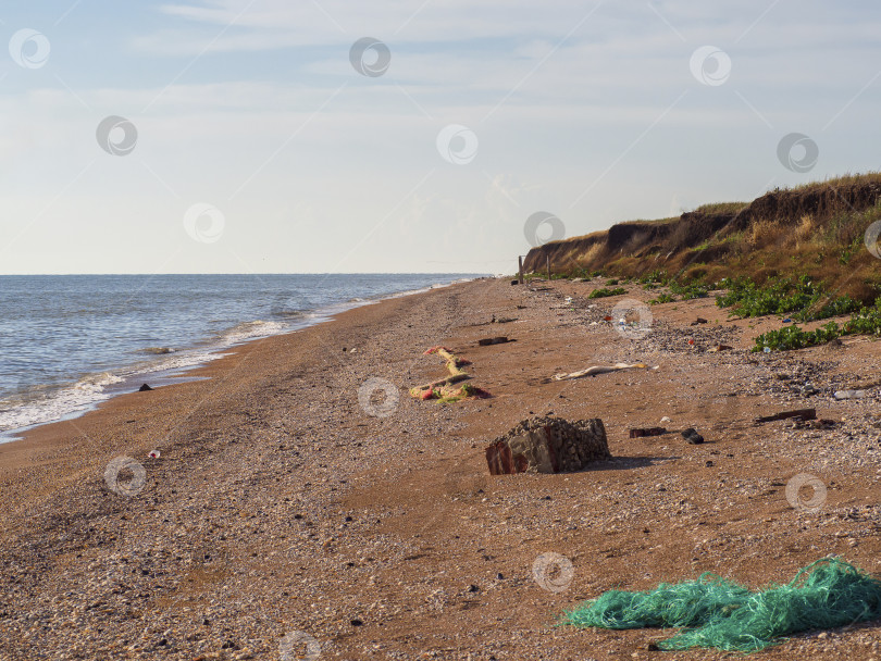 Скачать Морская береговая линия со следами человеческой деятельности в виде g фотосток Ozero