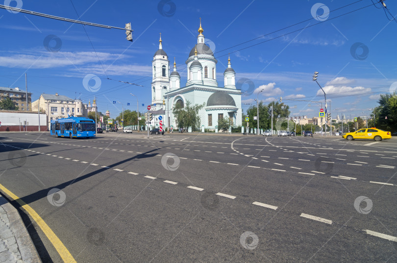 Скачать Православная церковь в центре Москвы. фотосток Ozero