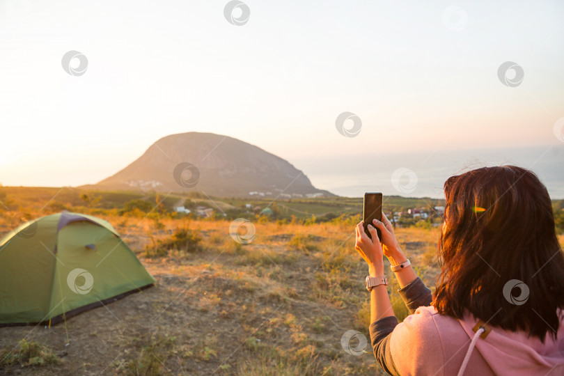 Как девушки фотографируют своих парней vs. как парни фотографируют своих девушек (25 фото)