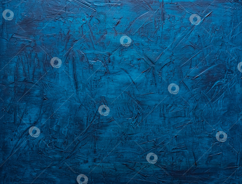 Скачать Красивый абстрактный Гранжевый декоративный темно-синий фон с темной штукатуркой на стене. фотосток Ozero