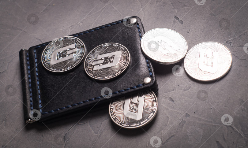 Скачать Цифровая валюта, физический металл, серебряная монета dashcoin. фотосток Ozero