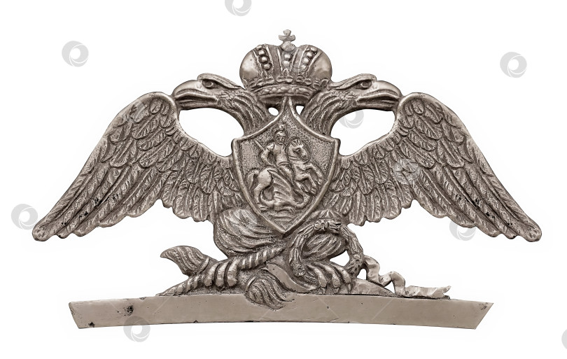 Скачать Серебряный двуглавый коронованный орел, выделенный на белом фоне. Элемент дизайна с контуром отсечения фотосток Ozero